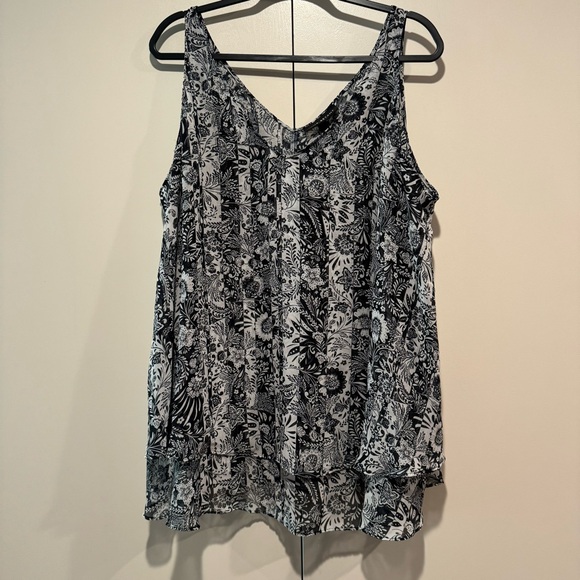 5/25 Women’s Plus Size Tanktop in a Monochrome Pattern - Picture 5 of 5